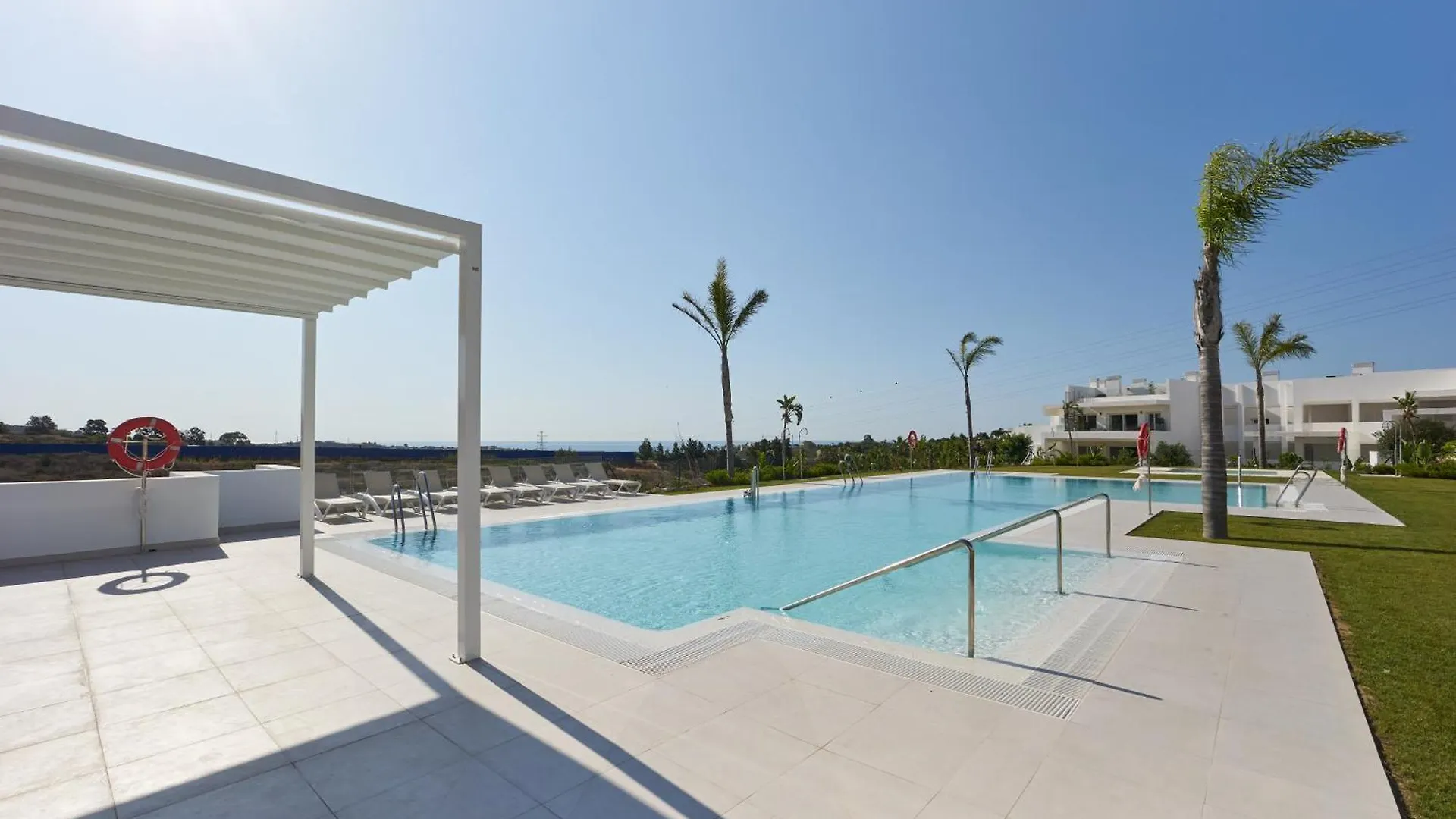 Stylish 2 Bedroom Apartment In Alcazaba Lagoon Εστεπόνα