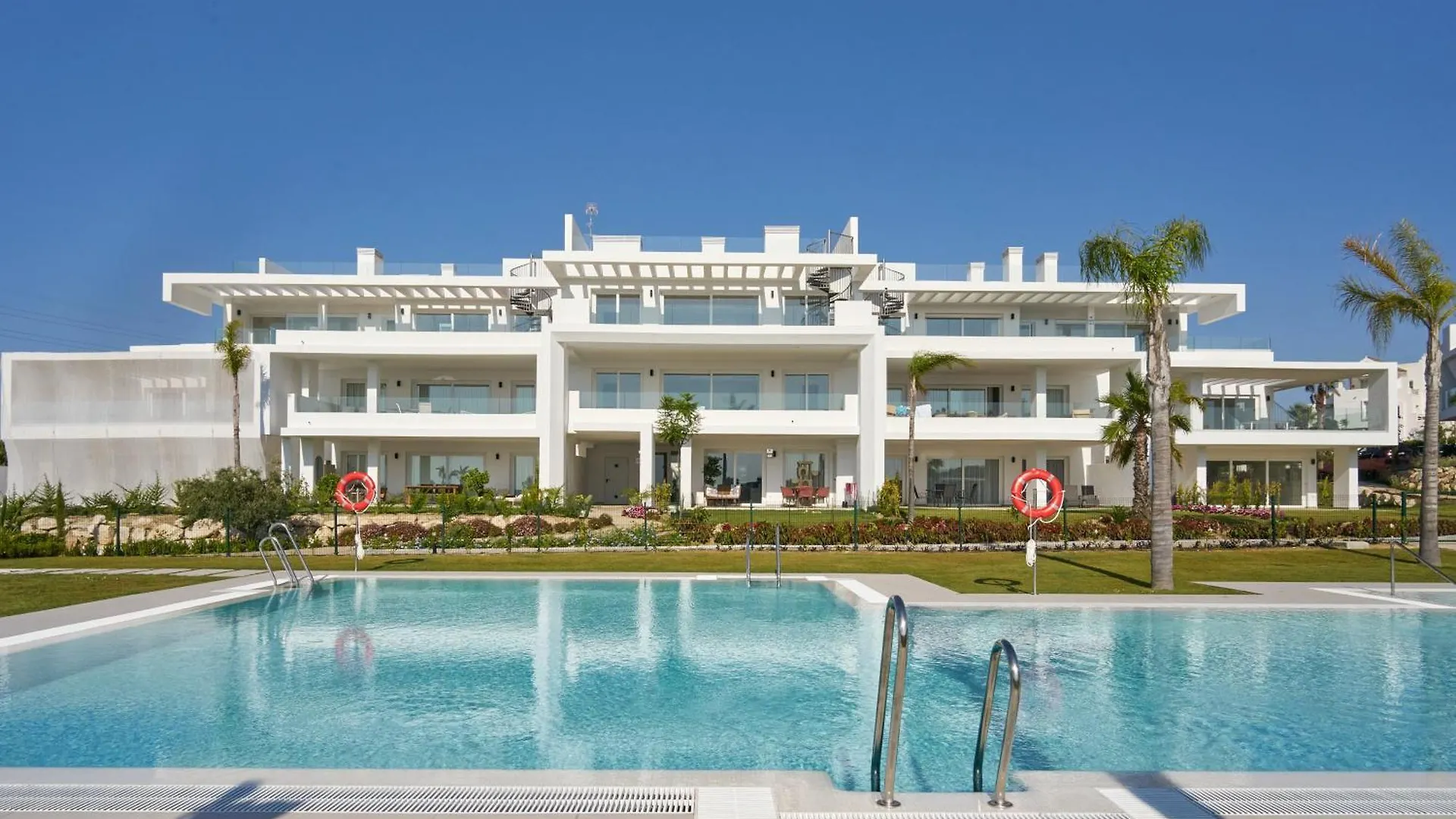 Stylish 2 Bedroom Apartment In Alcazaba Lagoon Εστεπόνα