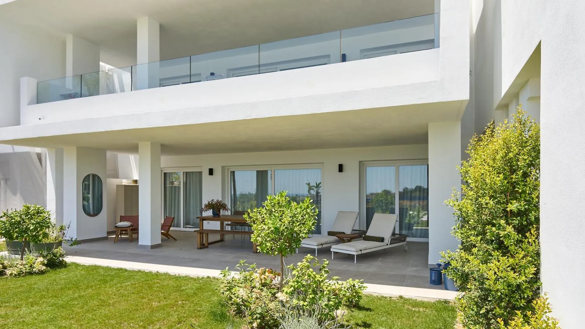 Stylish 2 Bedroom Apartment In Alcazaba Lagoon Εστεπόνα