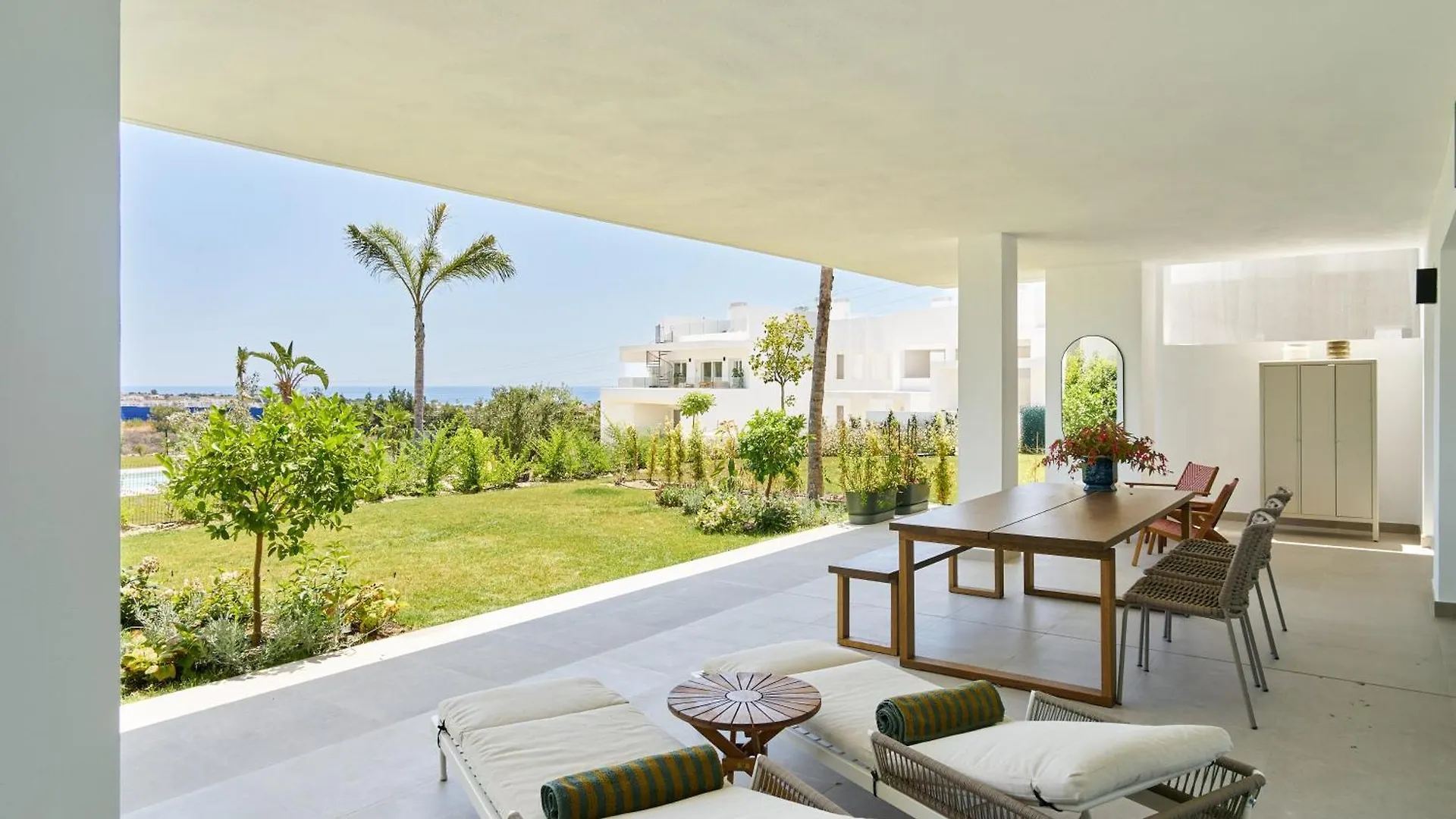 Stylish 2 Bedroom Apartment In Alcazaba Lagoon Εστεπόνα