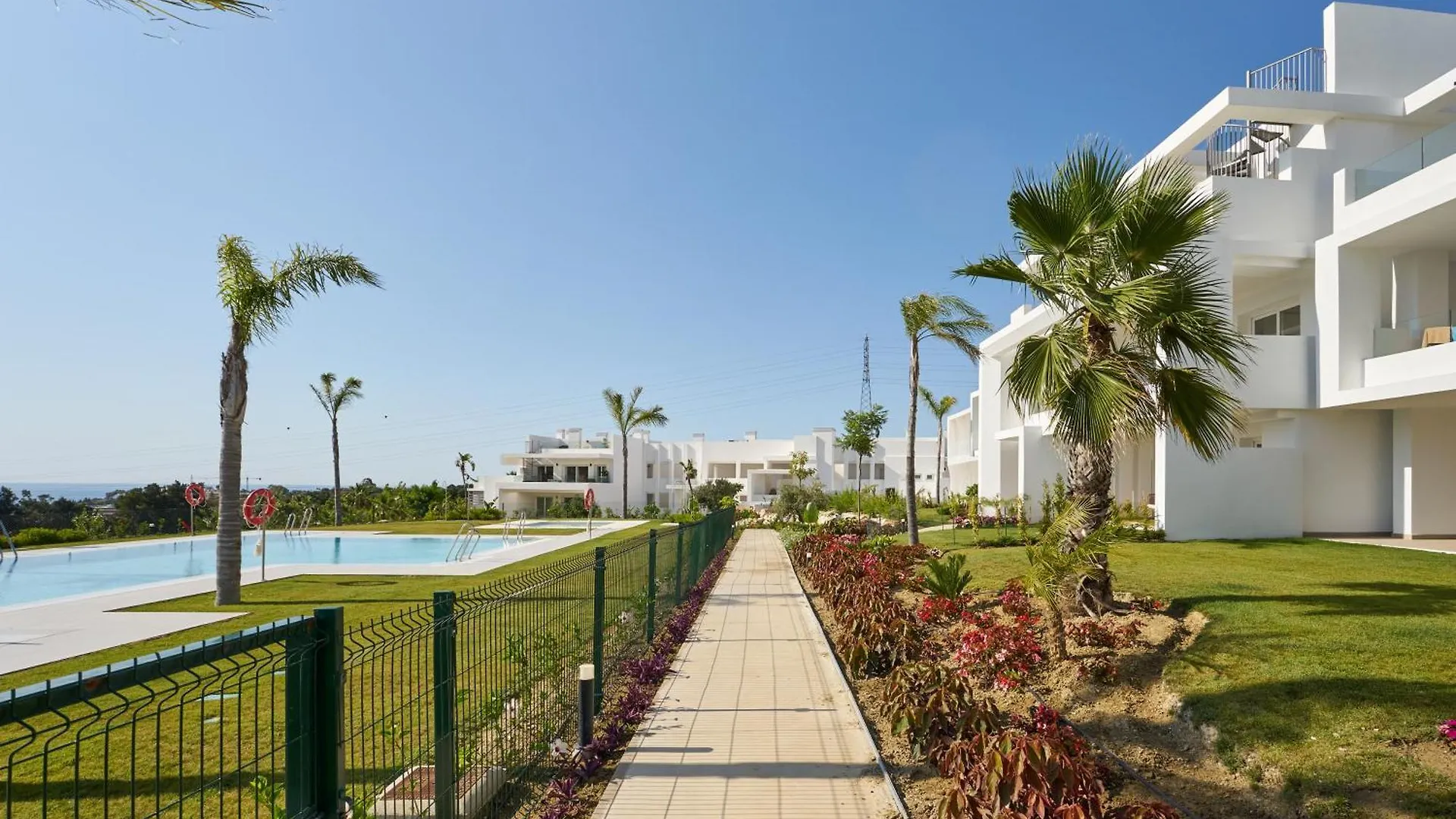 Stylish 2 Bedroom Apartment In Alcazaba Lagoon Εστεπόνα