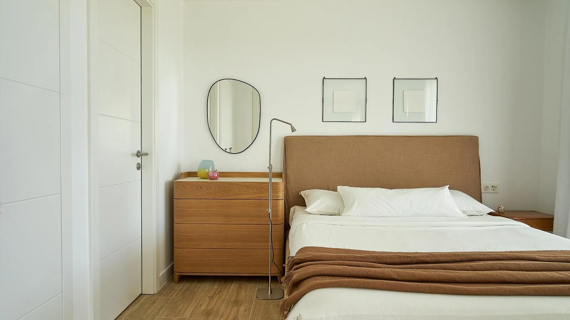 Stylish 2 Bedroom Apartment In Alcazaba Lagoon Εστεπόνα