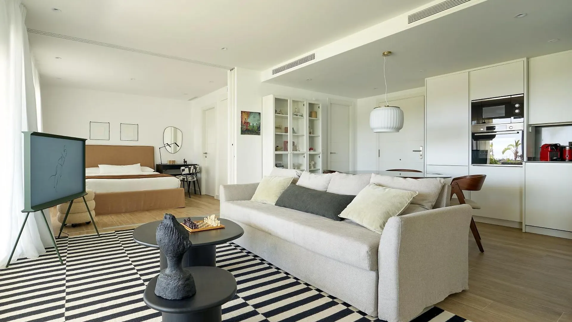 Stylish 2 Bedroom Apartment In Alcazaba Lagoon Εστεπόνα